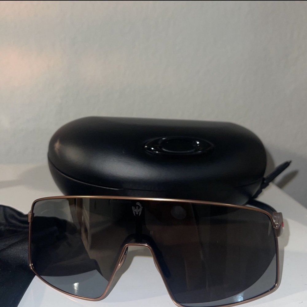 Oakley Patrick Mahomes Sutro Collection